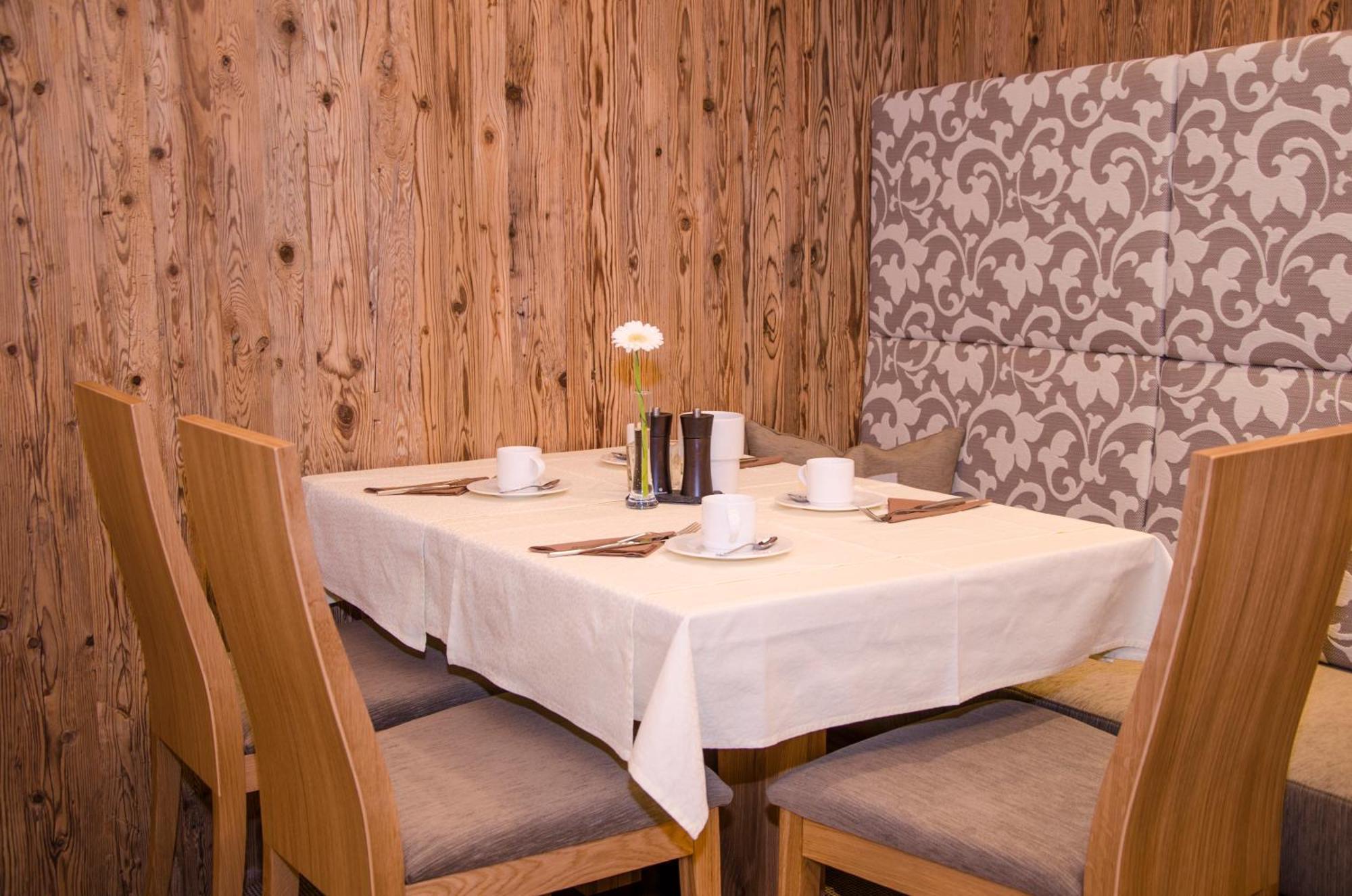 Hotel Garni Mirabell Ишгъл Екстериор снимка