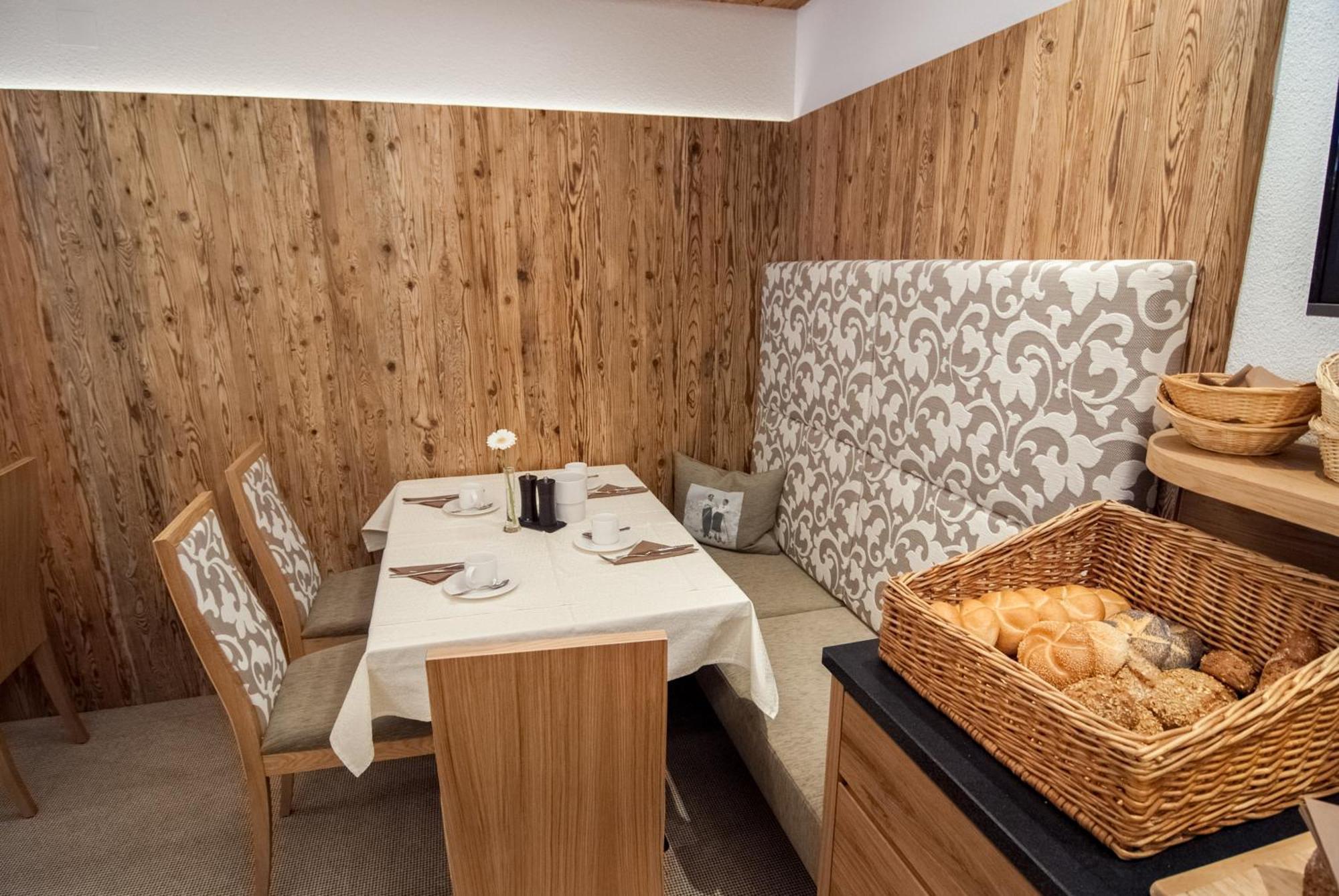 Hotel Garni Mirabell Ишгъл Екстериор снимка