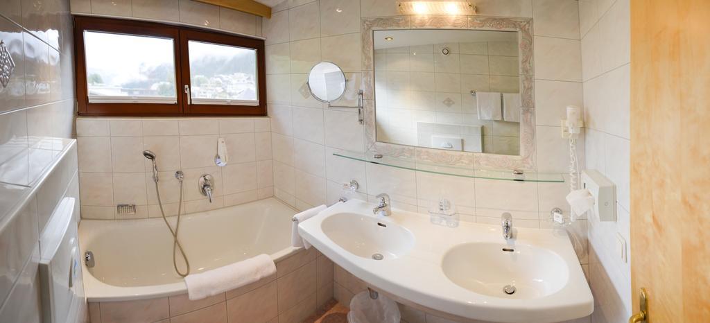 Hotel Garni Mirabell Ишгъл Екстериор снимка