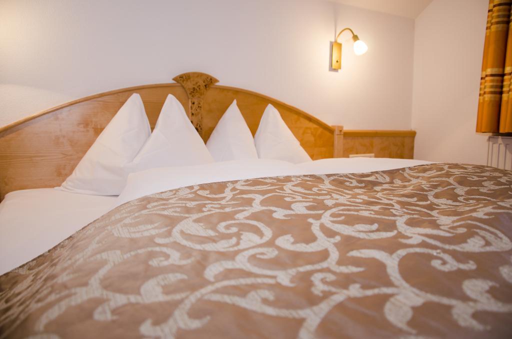 Hotel Garni Mirabell Ишгъл Екстериор снимка