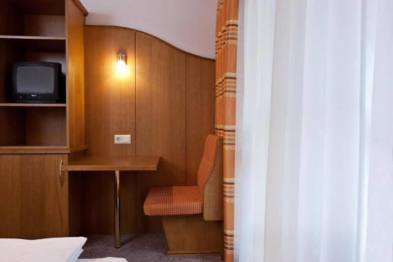 Hotel Garni Mirabell Ишгъл Екстериор снимка
