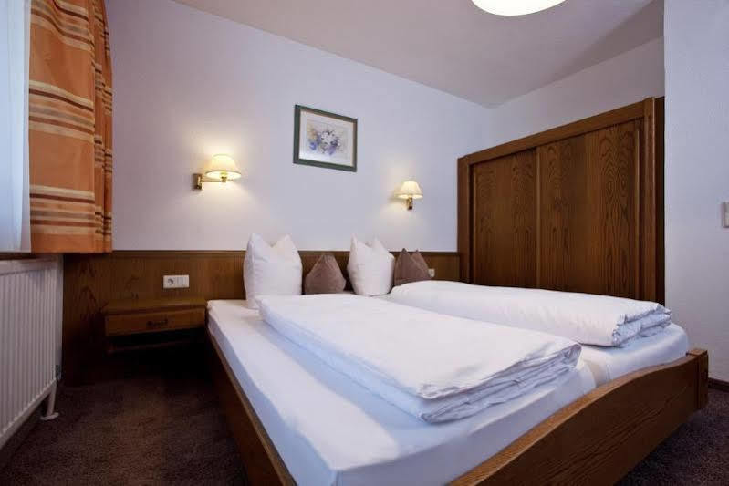 Hotel Garni Mirabell Ишгъл Екстериор снимка