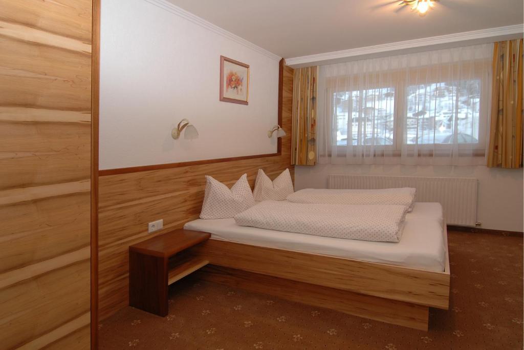 Hotel Garni Mirabell Ишгъл Екстериор снимка